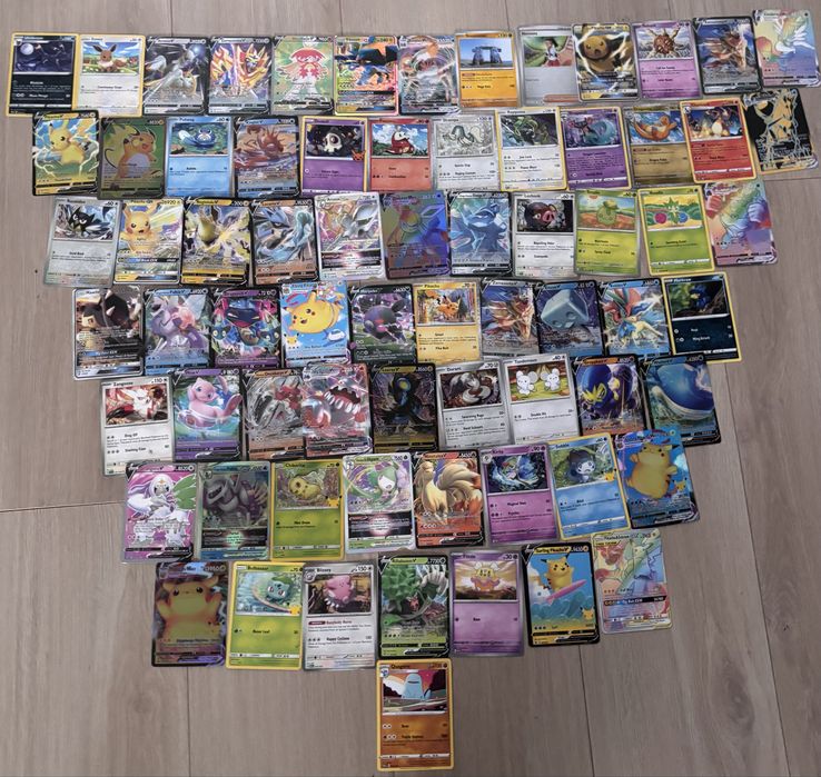 Carti pokemon + album + 2 carti speciale in jur de 300 de carti