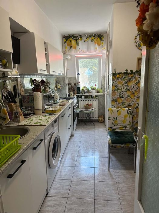 Persoana fizica VAND un apartament de 2 camere in Zona Mazepa 1, Bloc Alun, etaj 2, Galati. Exclus agentiile. Tel 0745343535