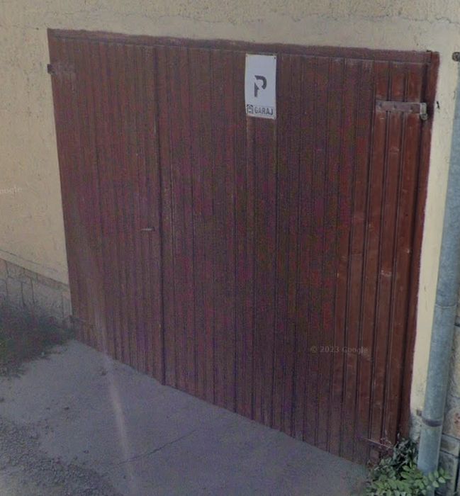 Poarta/ușa garaj din lemn