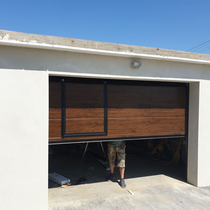 Usa de garaj Falticeni