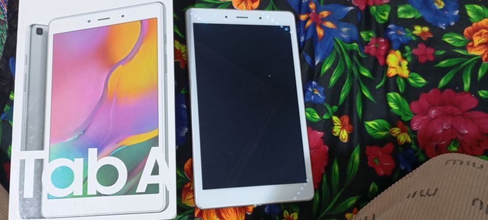 Planshet Samsung sotiladi