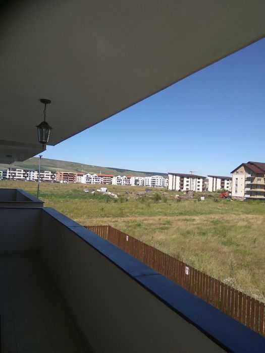 Apartament 2 camere + bucatarie cu loc de luat masa, de inchiriat