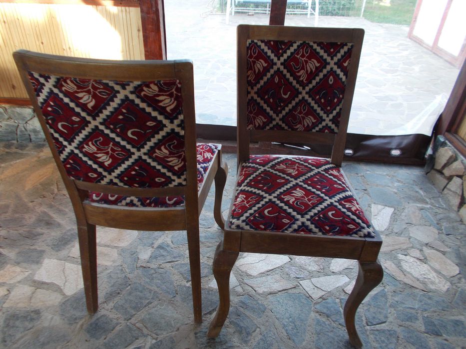 Scaune din  lemn masiv