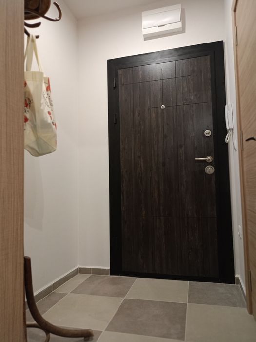 Дава се под наем Едностаен апартамент в Варна, Колхозен пазар - 27 кв.м за 280.5 € - Снимка #1