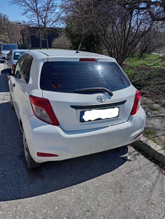Toyota yaris 1.0 2013 г