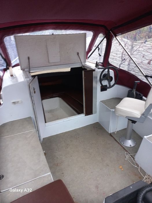 Vând barcă complet echipata