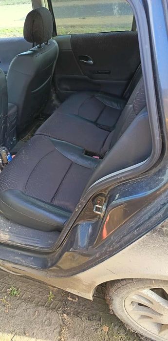 Vand Renault megan 1.8 benzina