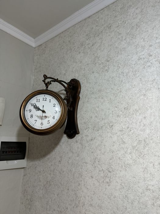 Часы настенные почти новые!