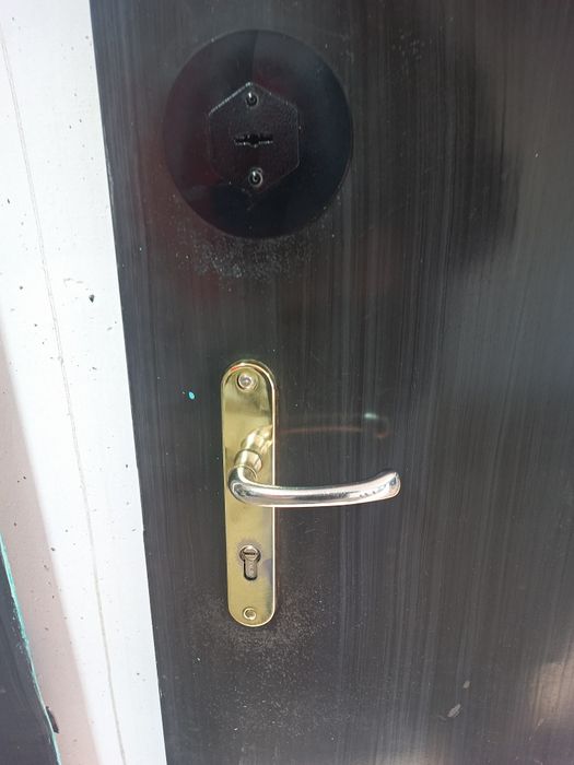 Дверь входная железная