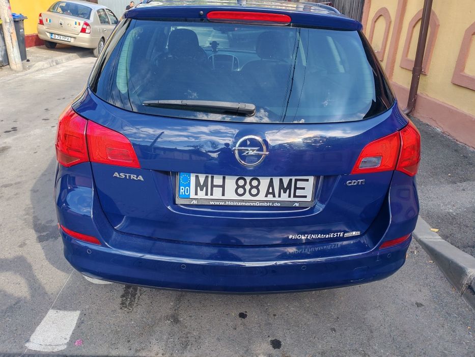 Opel Astra J Sport Tourer 

An fabricatie 2011
Itp si asigurare valabi