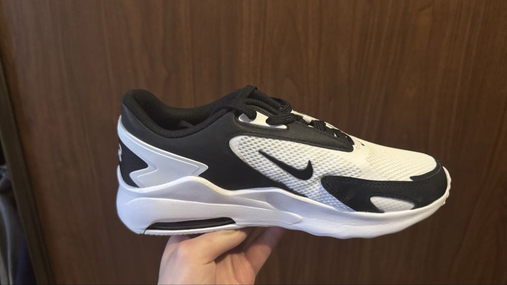 Nike кроссовки НОВЫЕ