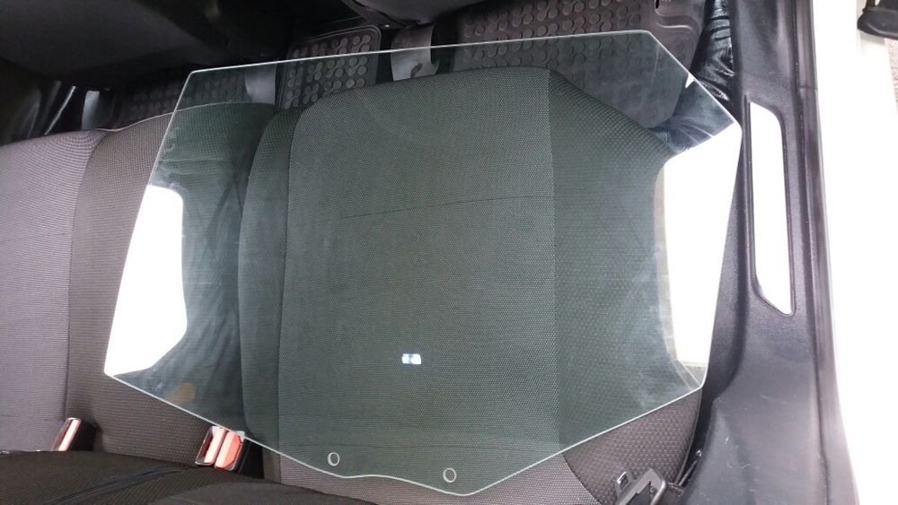 Vând geamuri laterale usi spate si luneta citroen ds5 70% transparență