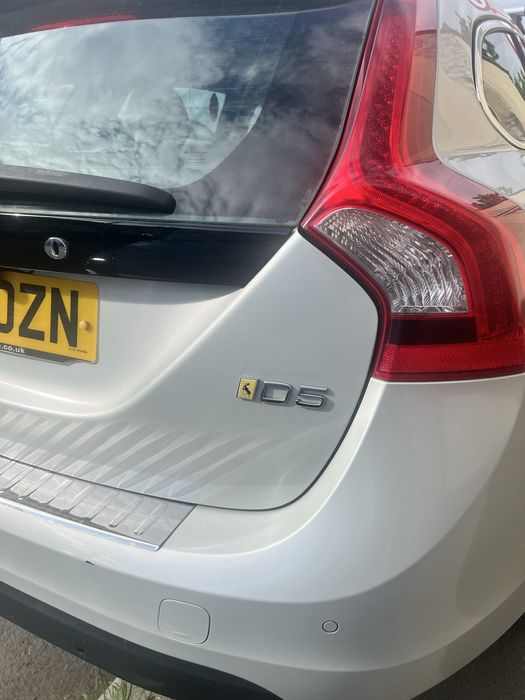 Vand/Schimb Volvo V60 D5 2011 volan pe dreapta