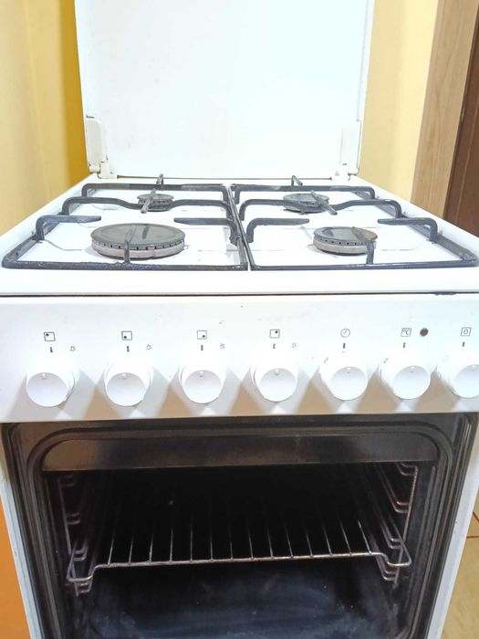 Vând aragaz Electrolux