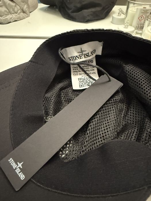 Шапка с козирка Stone Island