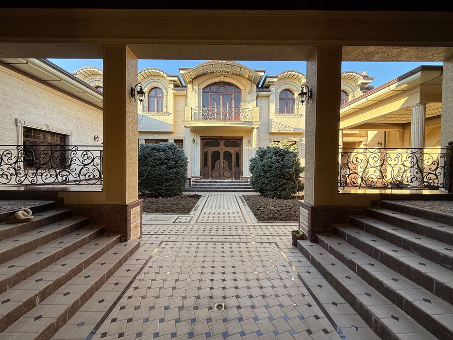 Продается дом. Первая линия