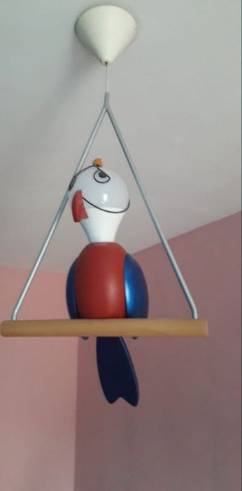 Candelabru/lustra pentru camera copiii tip pasăre.