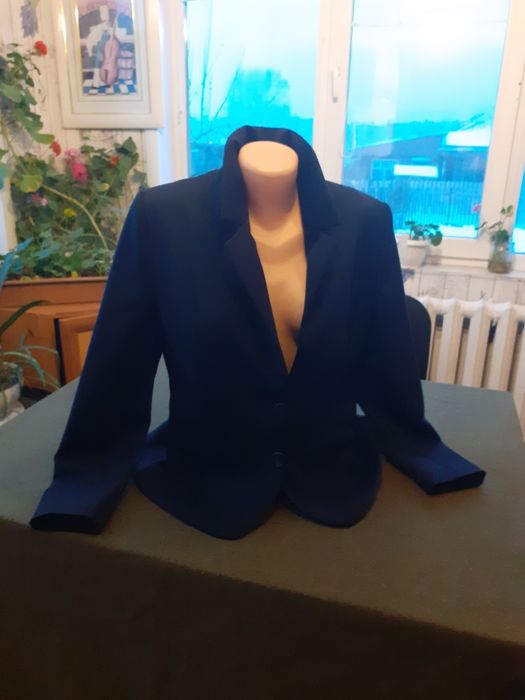 Продам женскую одежду,жакеты.