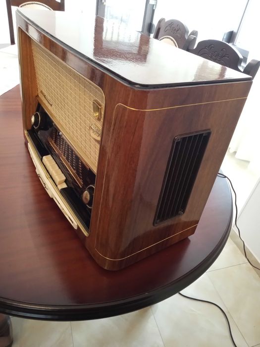 Radio pe lampi Grundig/reparat-restaurat
