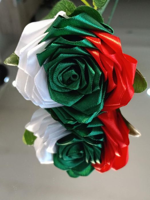 Единични рози (трибагреник)