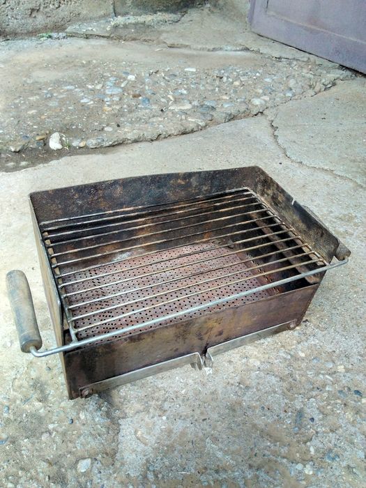 Mini gratar cu picioare mobile DIN inox tot .