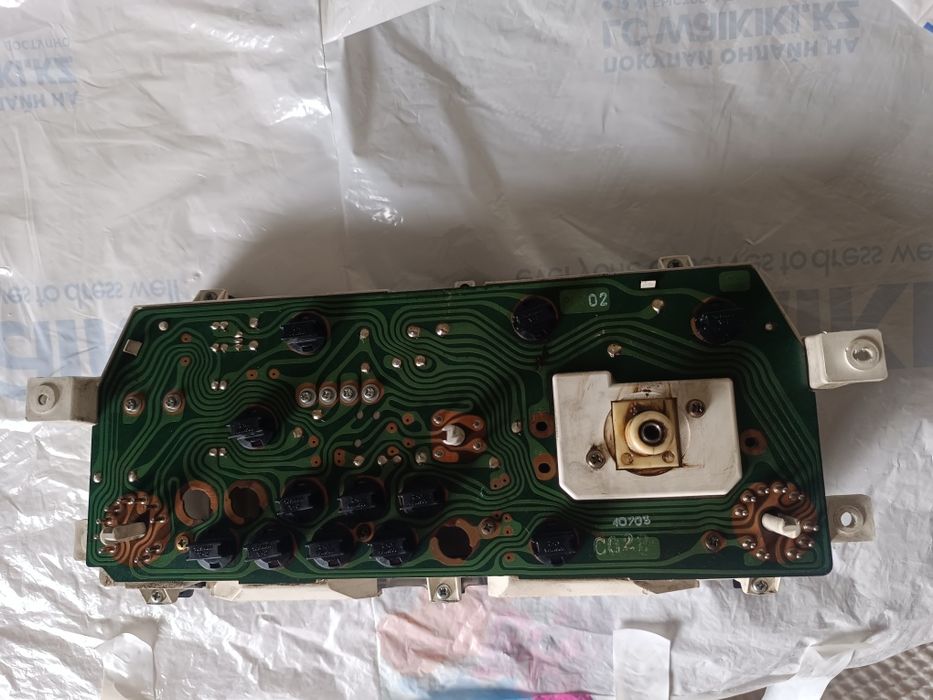 Щиток приборов на MAZDA 323