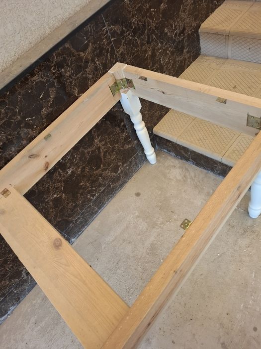 Продам стол для гостинной