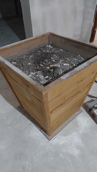 Деревянный кашпо