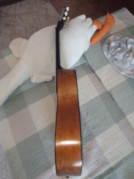 Винтажная гитара