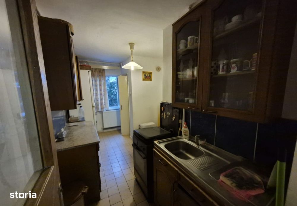 Apartament 3 camere, Zona Uta etaj 2, centrală proprie