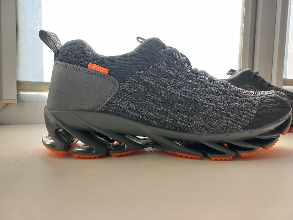 Продам Кроссовки