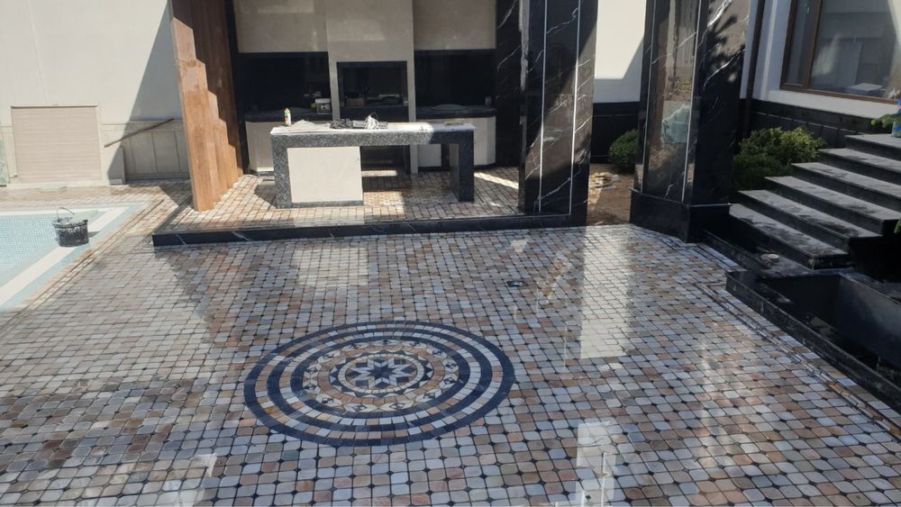 Мозаичные плиты из натурального камня( брусчатка)