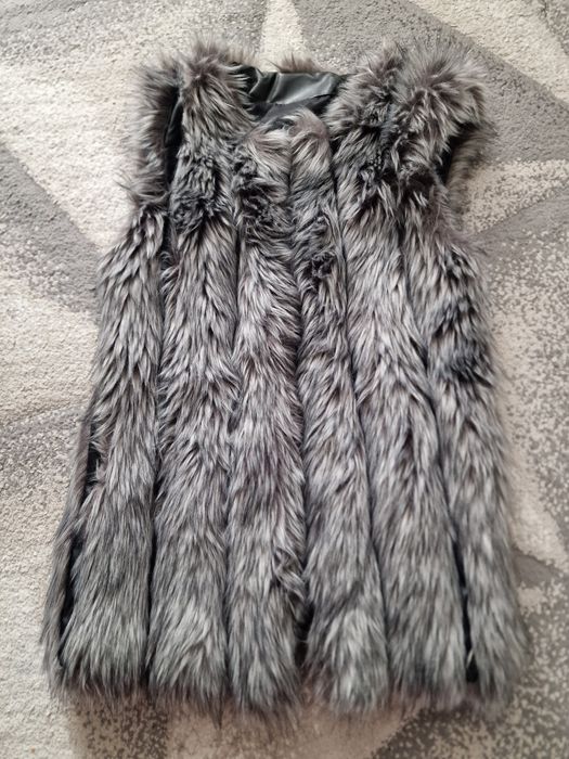Vesta blana artificiala