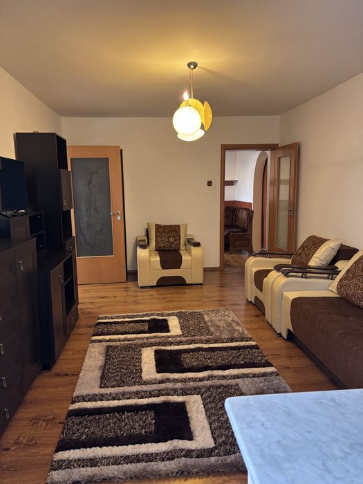 Inchiriez in regim hotelier apartament cu doua camere semidecomandat in Craiovita la Orizont