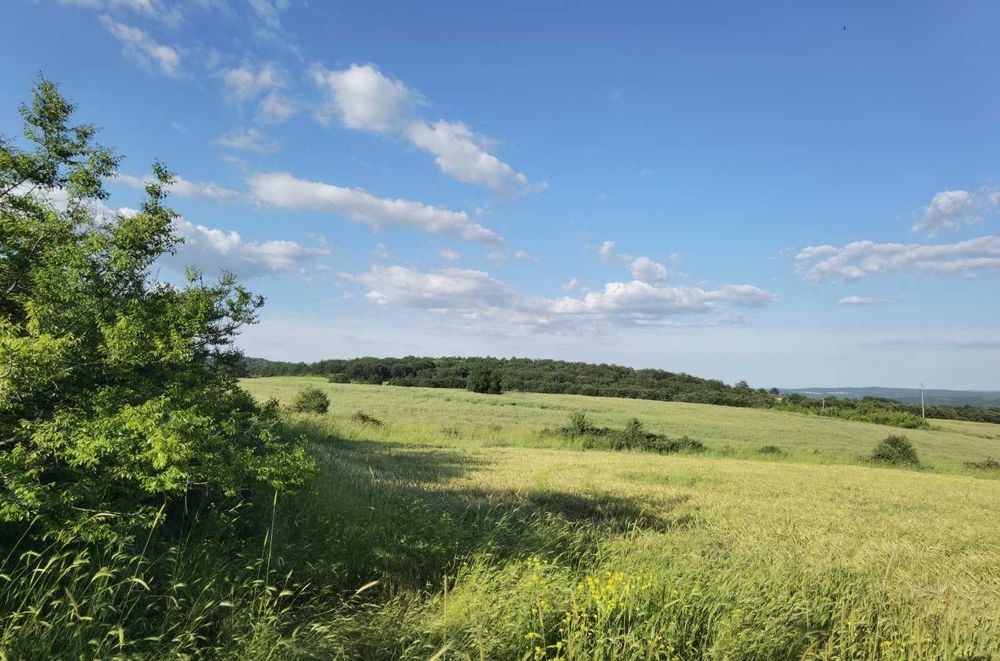 Двуетажна къща с двор в центъра на село Кубадин, област Бургас