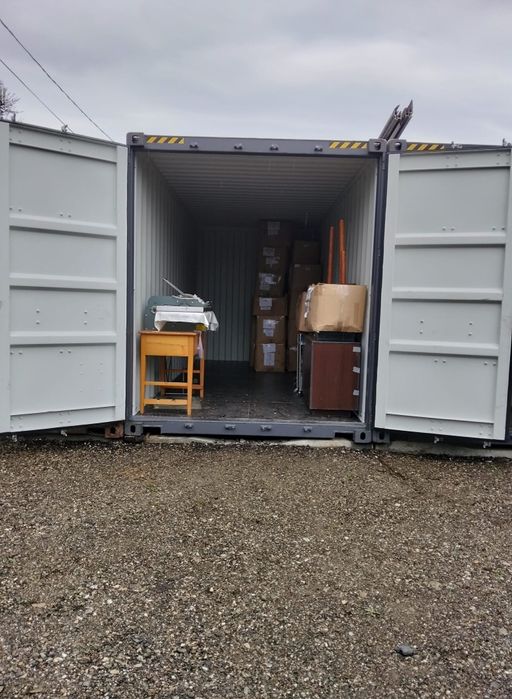 Container spatiu