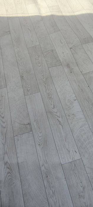 Продам линолеум б/у 4/5