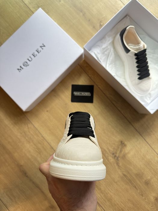 Tenesi/Sneakersi Alexander Mcqueen Leather Black - 100% ORIGINALI -