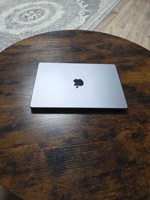 Macbook Pro A2918 impecabil ( pentru piese )