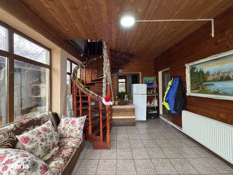 IMOBIL cu 3 cladiri, 14 camere, 6 bai, T= 611 mp, ultracentral,Caracal