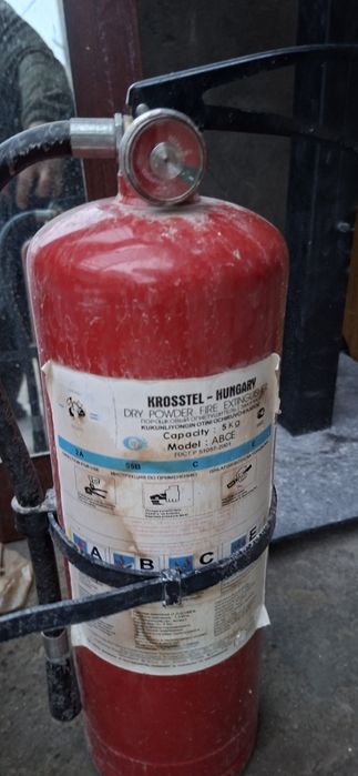 Огнетушитель целый