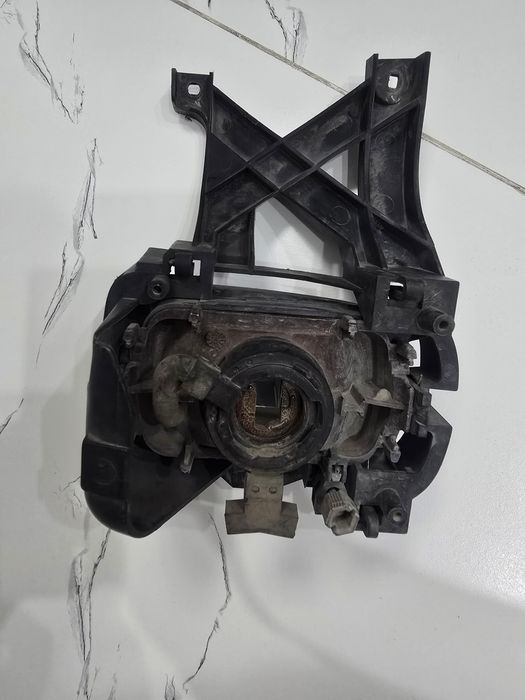 Продам противотуманка Ford maverick