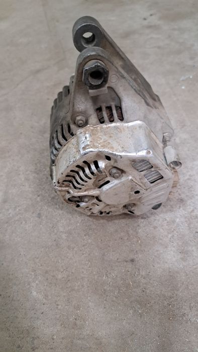 Генератор тойота авенсис