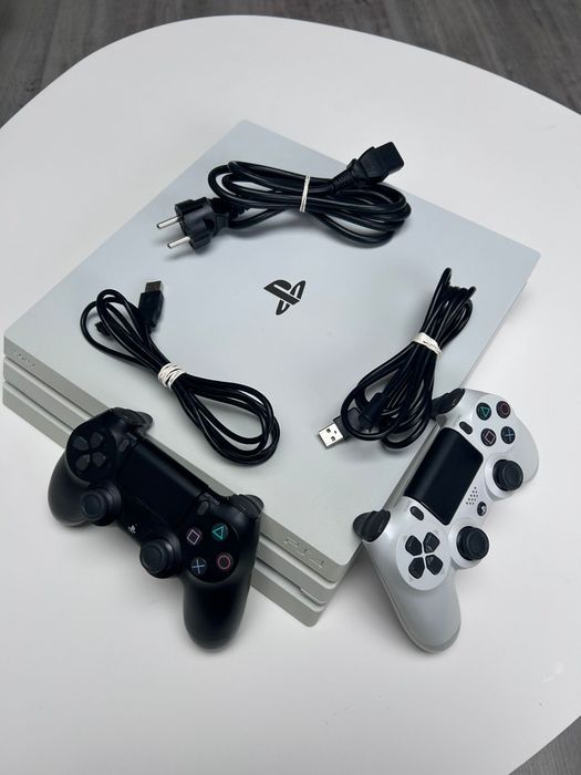PlayStation 4 pro Glacier white 1TB
