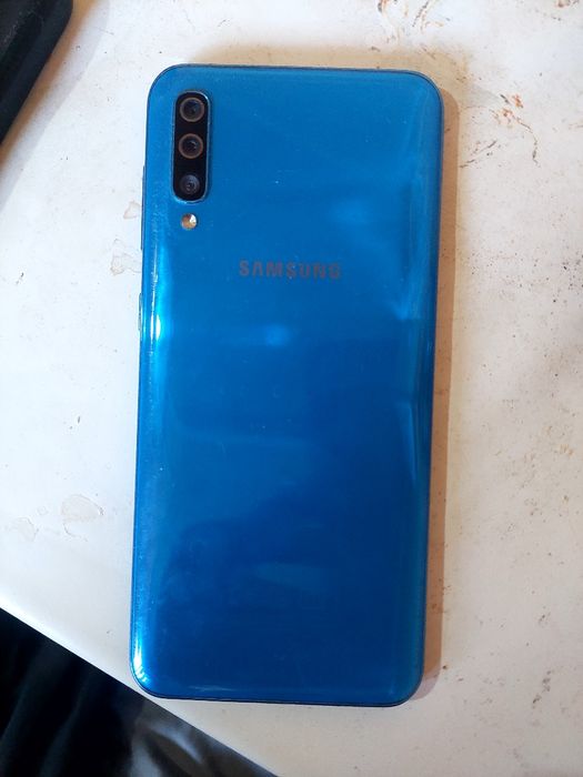 Продам Samsung galaxy a50 в отличном состоянии