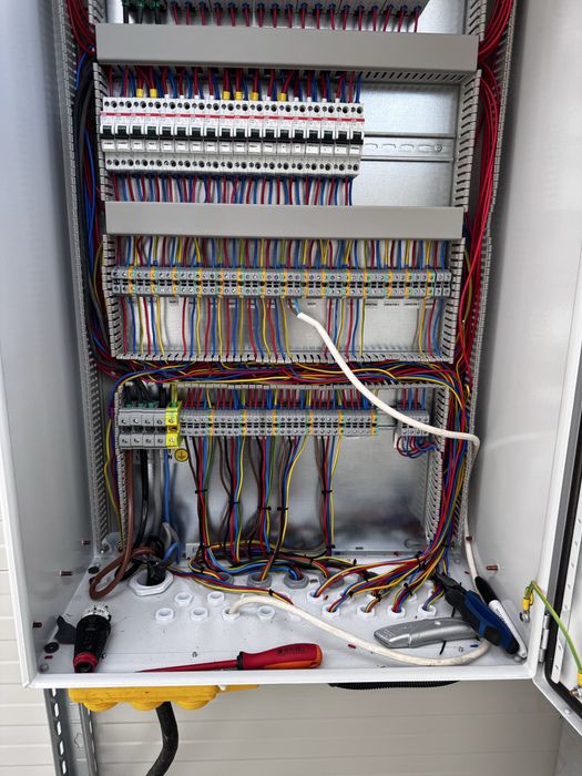 Execut instalati electrice case/apartamente