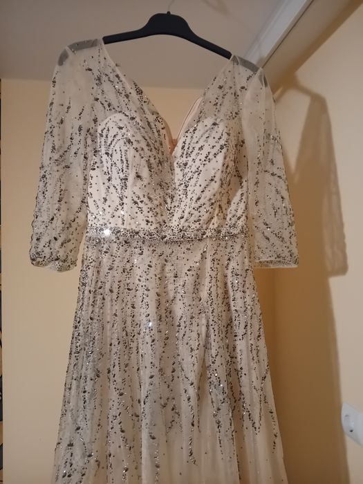 Приказна рокля в цвят екрю