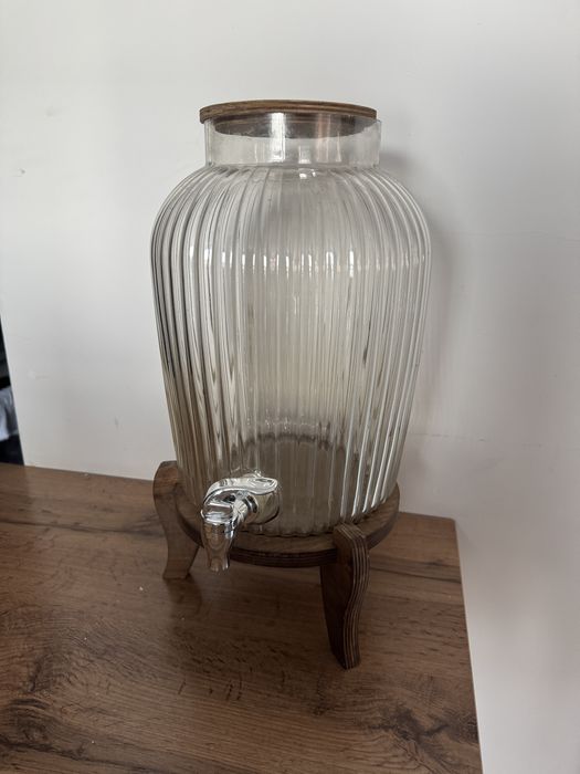 Диспенсер для пунша лимонада