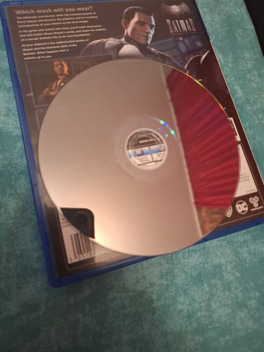 Ps4 slim+doua jocuri, 500gb, cablu HDMI, alimentare si USB. Fara controller.