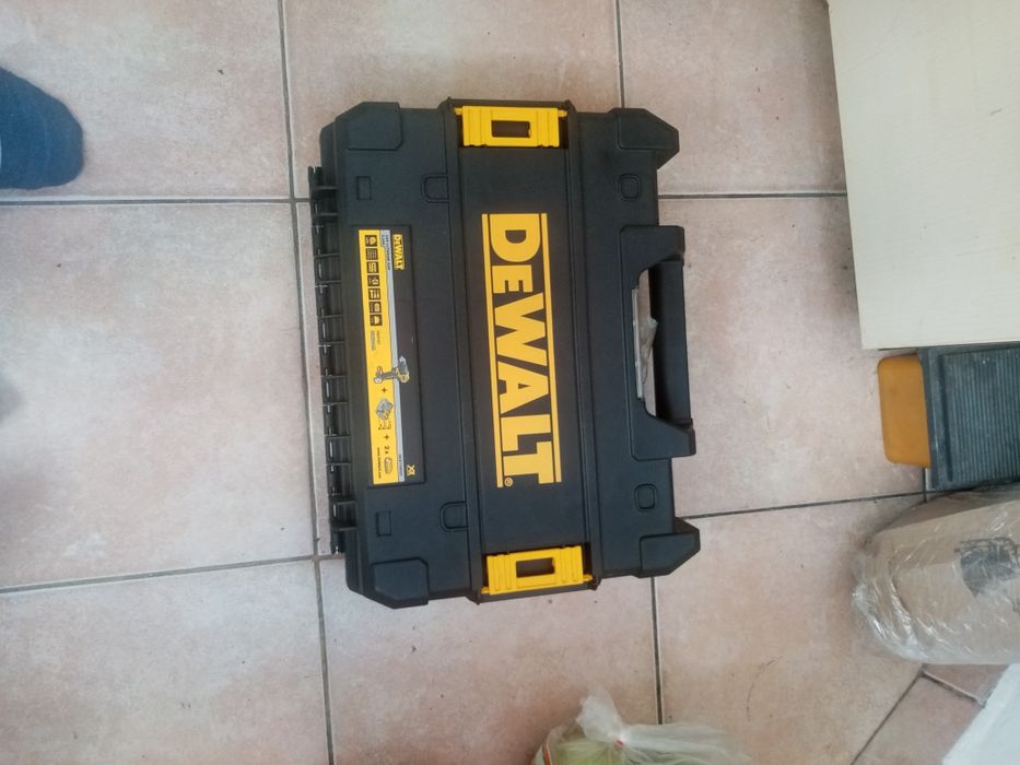 Vind geanta de alt noua